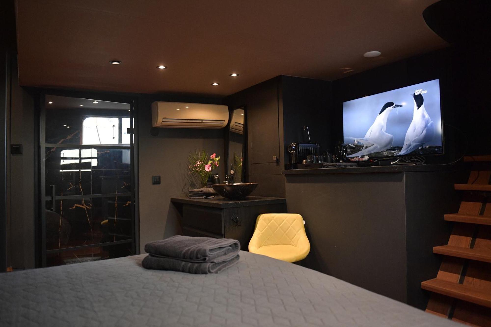 Hotel Euphrate Houseboat Ámsterdam Exterior foto