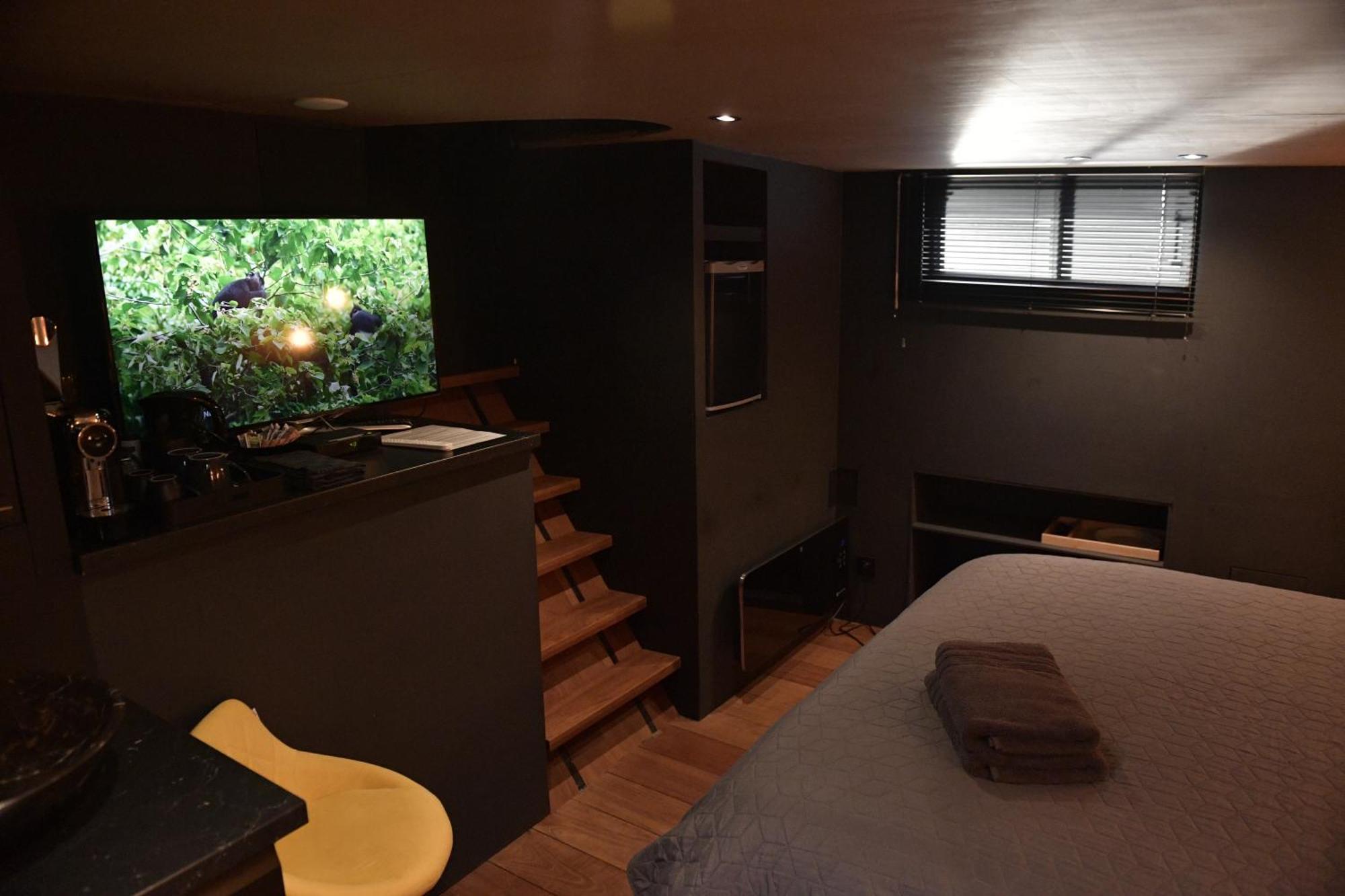 Hotel Euphrate Houseboat Ámsterdam Exterior foto