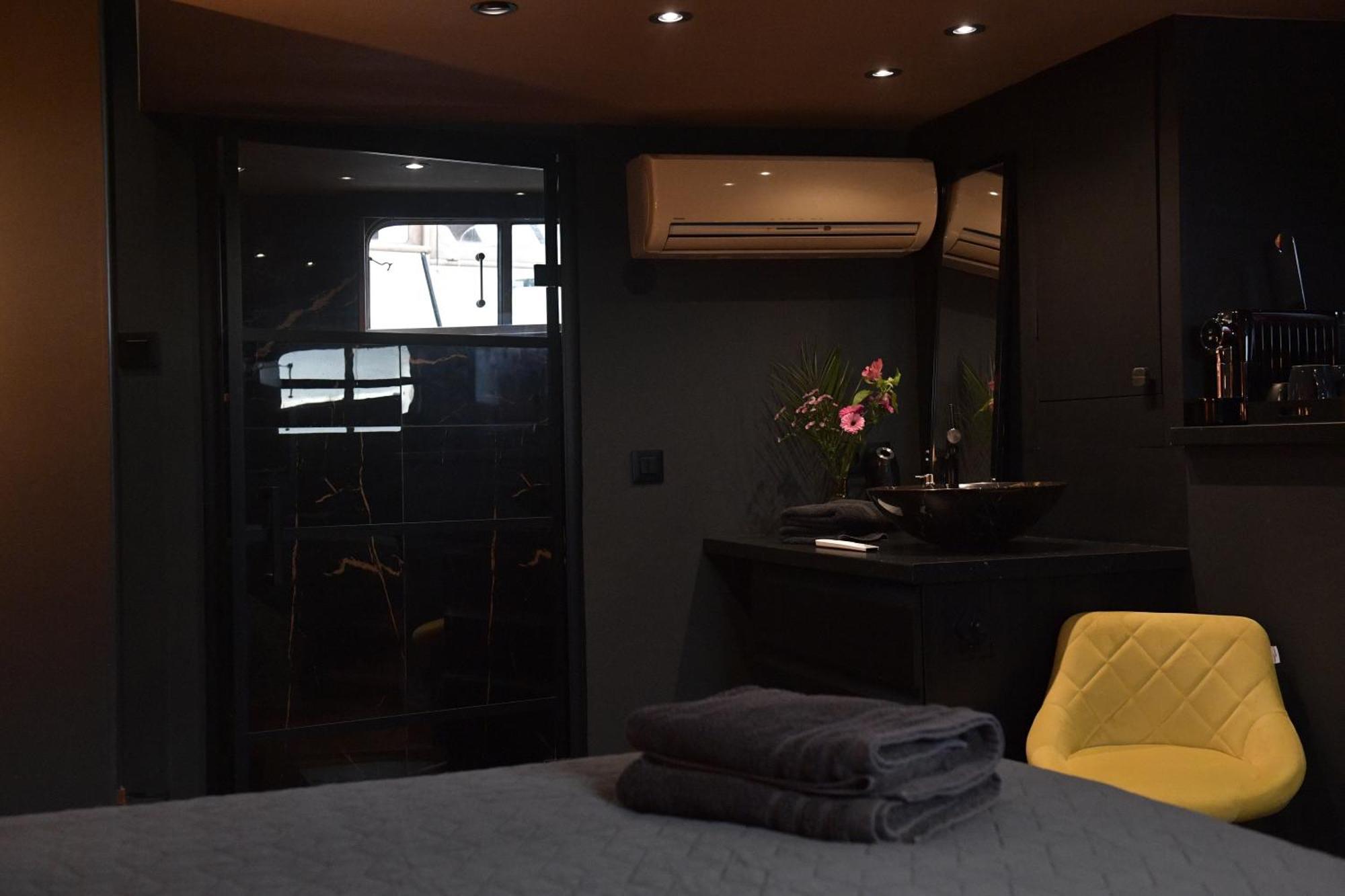 Hotel Euphrate Houseboat Ámsterdam Exterior foto